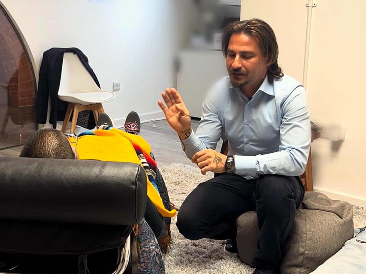 Feodor Kouznetsov guiding a client through a breathing session at Breath Lab in Brighton